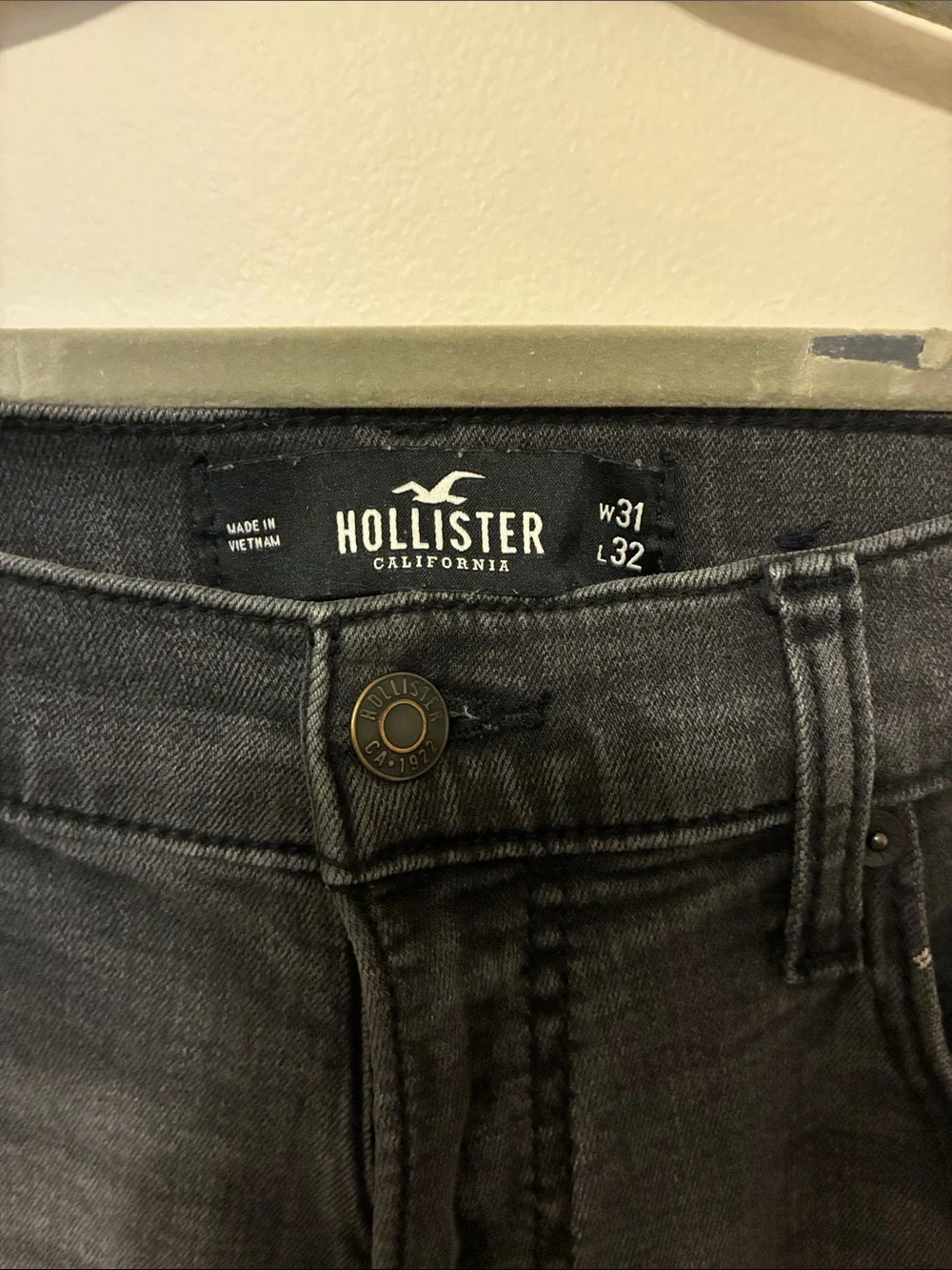 Hollister Men's Washed Black Ripped Skinny Jeans